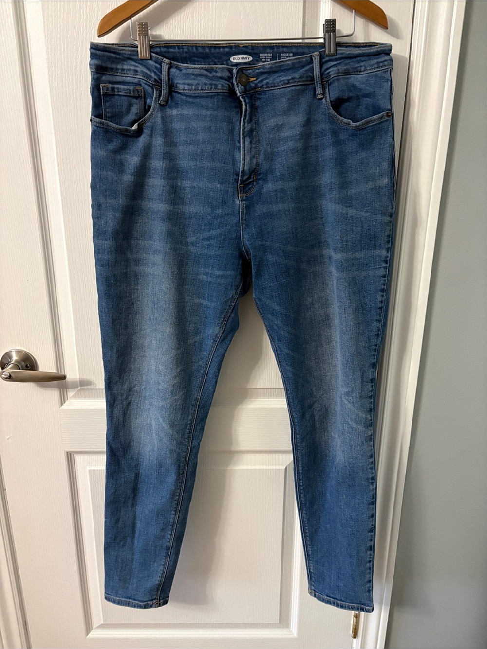 Old Navy Women’s Medium Blue Slim Straight Jeans